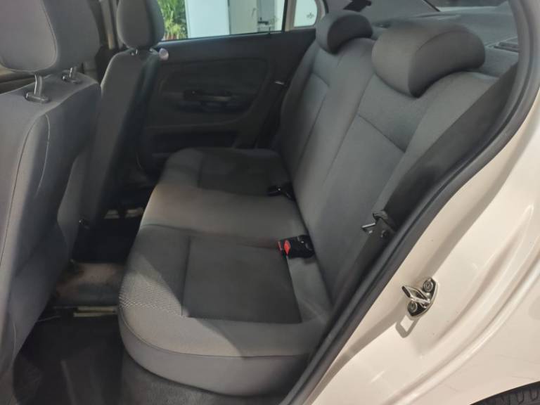 VOLKSWAGEN - VOYAGE - 2013/2013 - Branca - R$ 35.900,00