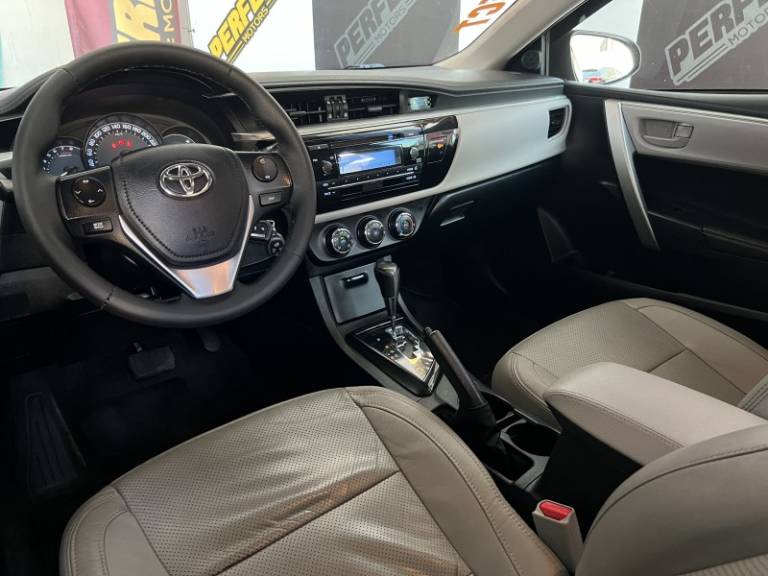 TOYOTA - COROLLA - 2016/2016 - Vermelha - R$ 82.900,00